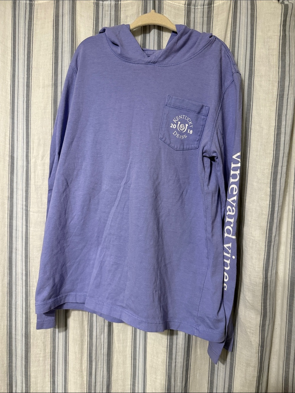 Vineyard Vines/Kentucky Derby 2018 LilacHooded Long Sleeve Pocket Tee